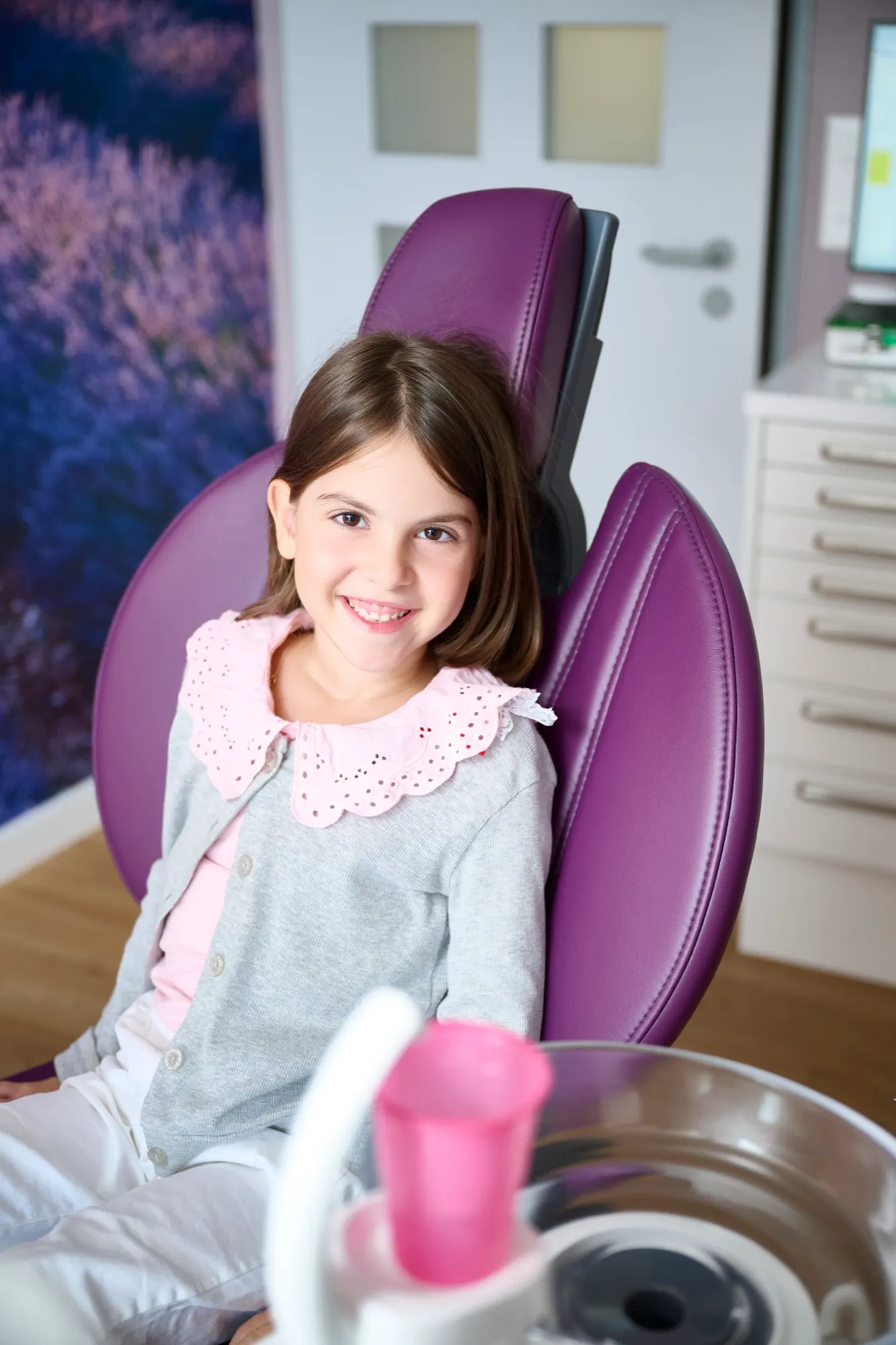 Junge Patientin im Behandlungsstuhl bei GoDent Smile